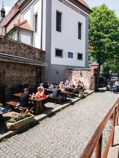 Grilování s živou muzikou na Pivovarském dvorku