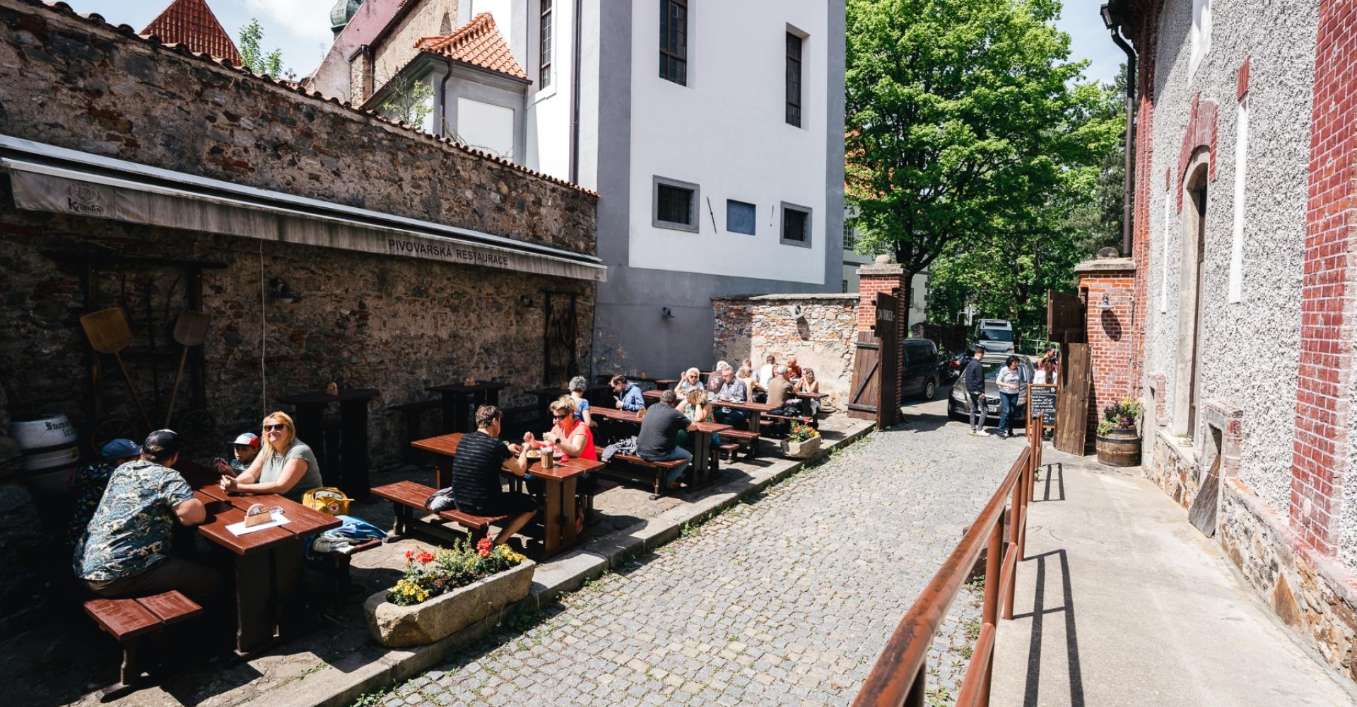 Grilování s živou muzikou na Pivovarském dvorku