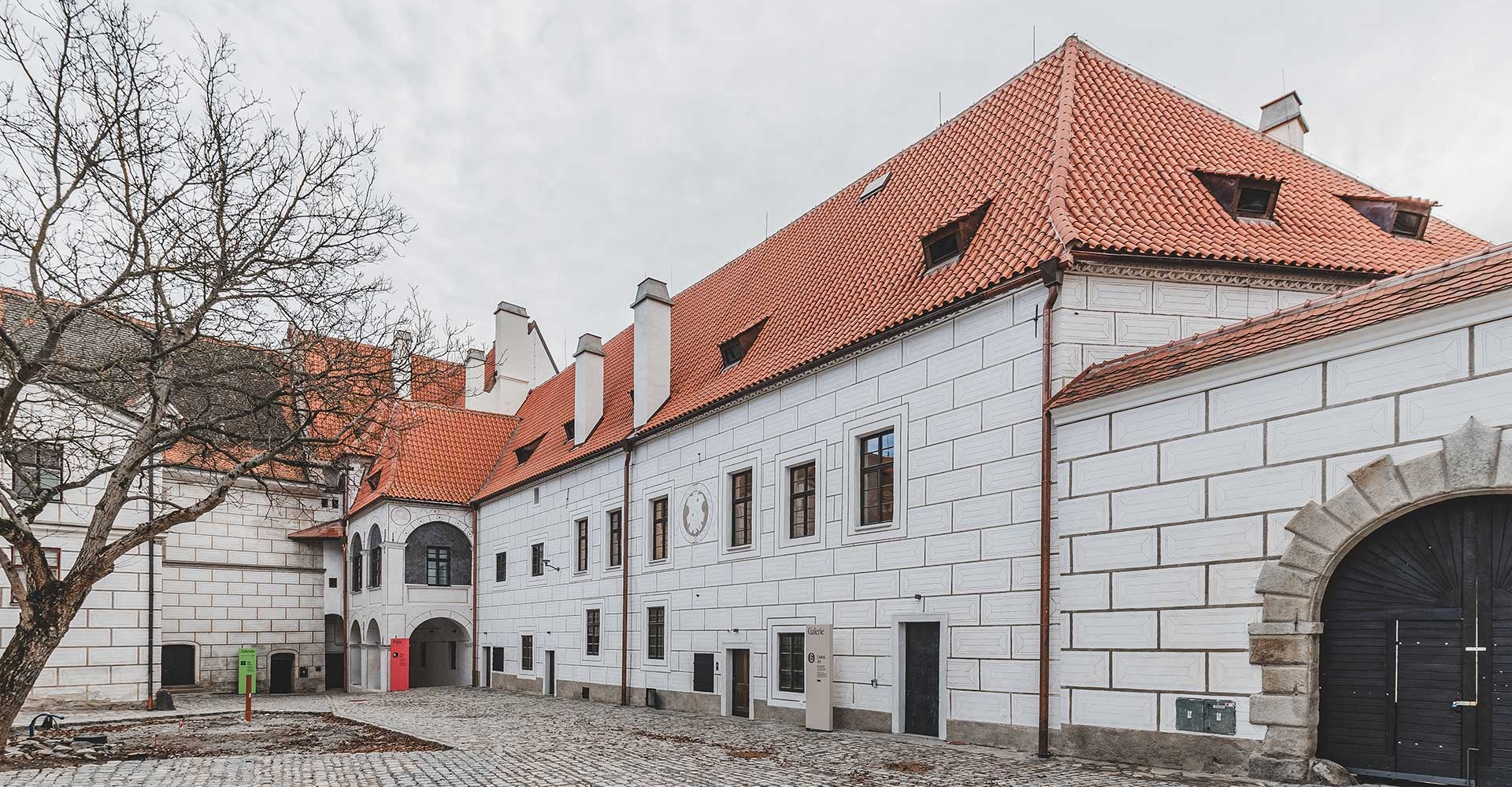 Aus welchen Gebäuden besteht der Port 1560?